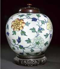 18th century A doucai enamelled globular jar